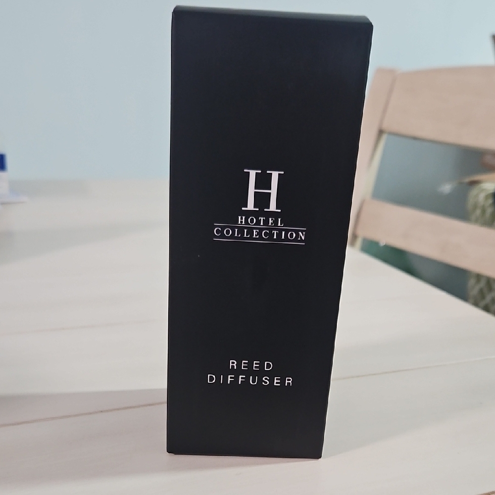 Hotel Collection Fir Tree Reed Diffuser with Silver Cap NIB - Picture 2 of 4